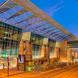 https://upscale-luxurious-getaway-in-the-heart-of-downtown.hotelsofphoenix.com